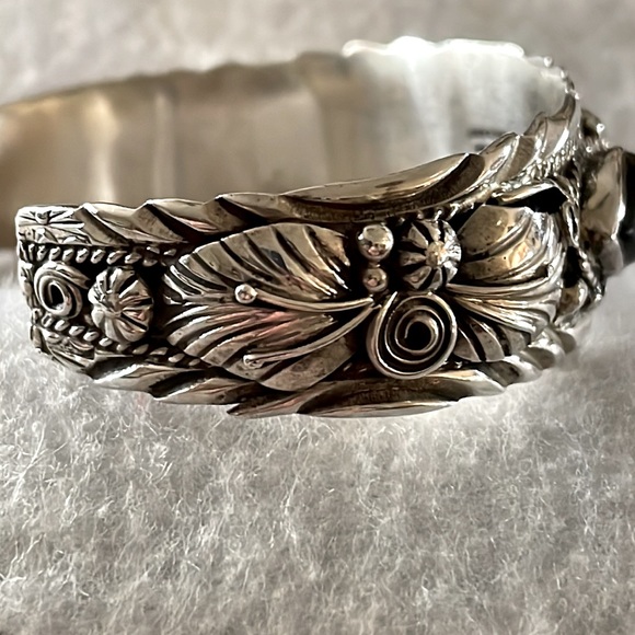 Onyx & Sterling Cuff Bracelet - Picture 2 of 5